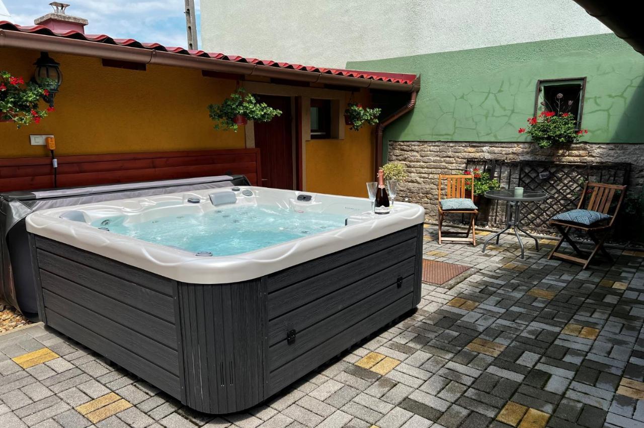 Pelsoart Apartments Кестхей Экстерьер фото